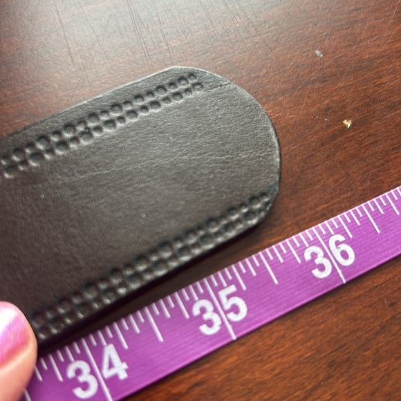 Genuine leather size small belt tooled with l.e.i. On buckle & on return loop. - Picture 8 of 12